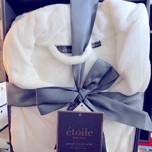 Etoile one size fits most luxurious spa quality bath robe